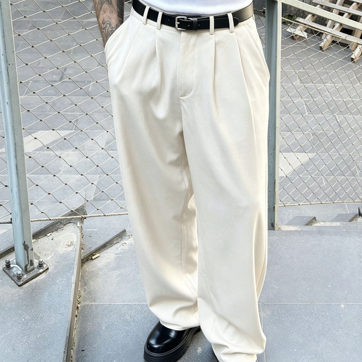 Pantaloni Larghi Uomo con Doppia Pince Panna