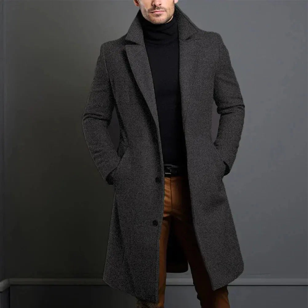 Cappotto uomo lungo invernale indossato