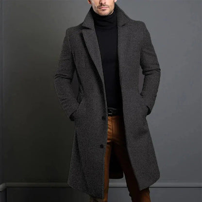 Cappotto uomo lungo invernale indossato