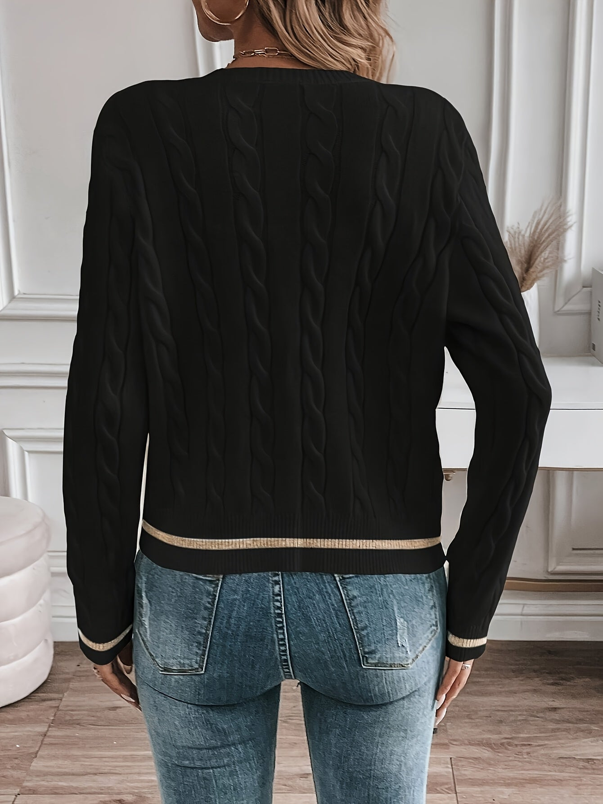 Cardigan Corto Donna a Trecce con Bottoni Dorati – Nero