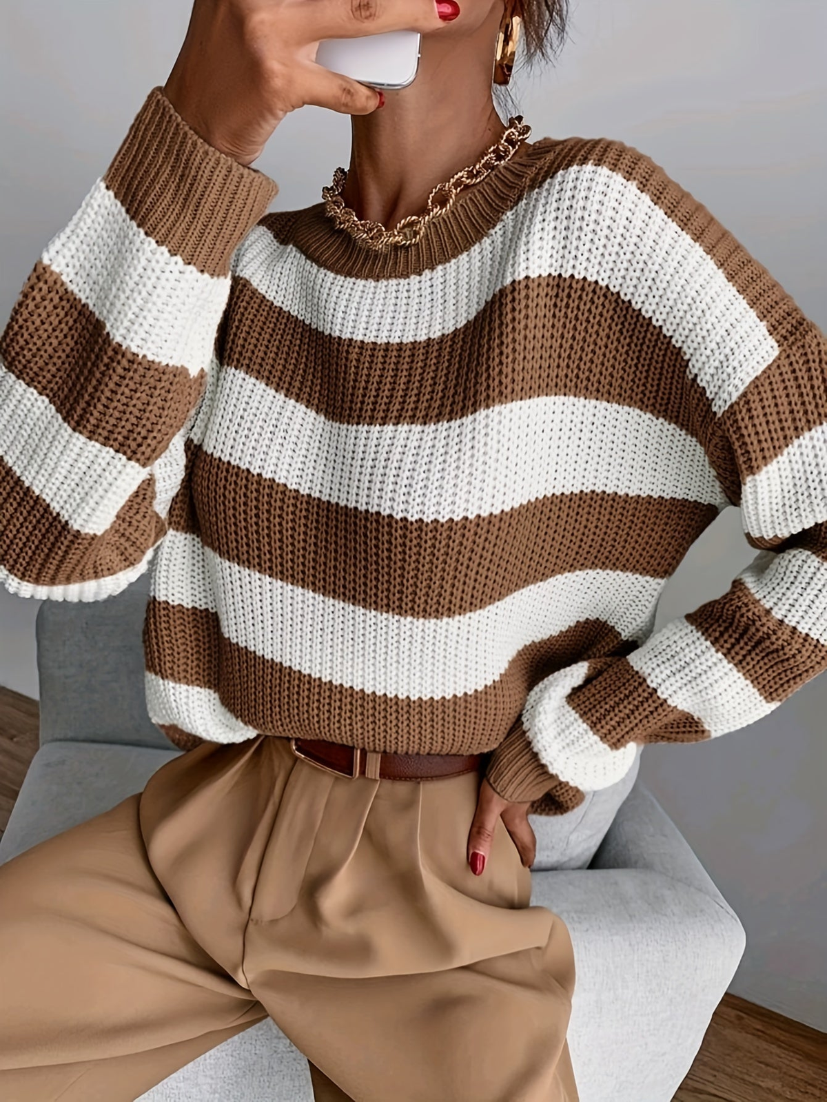 Maglione Donna a Righe Larghe in Maglia Grossa – Caramello e Bianco