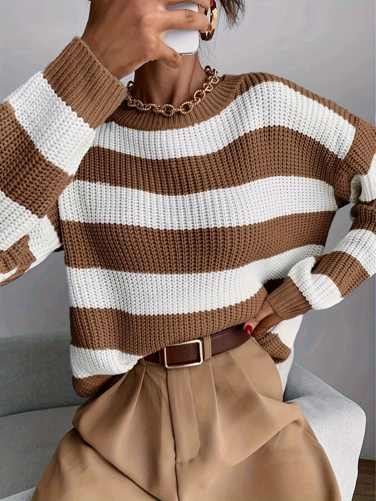 Maglione Donna a Righe Larghe in Maglia Grossa – Caramello e Bianco