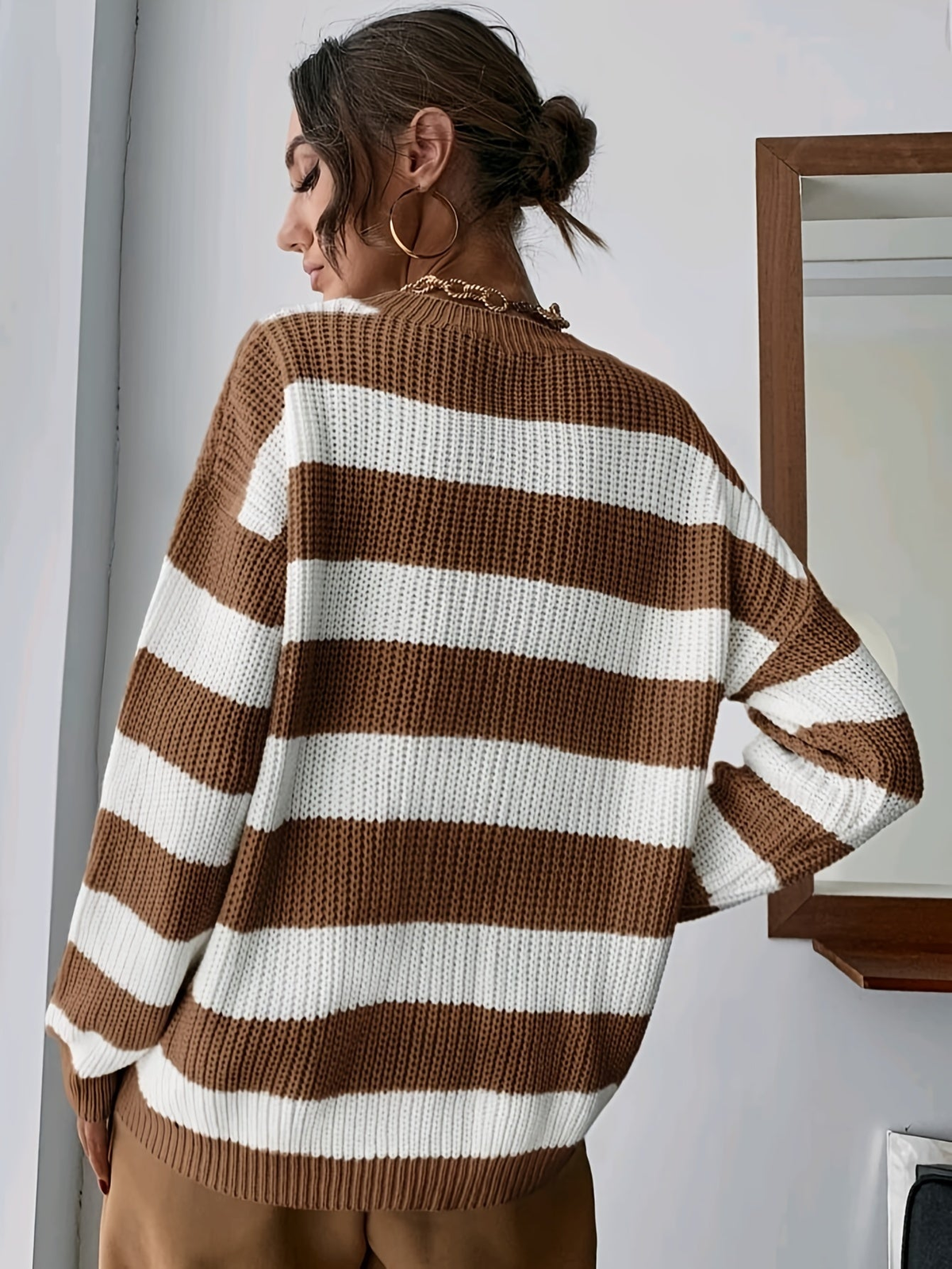 Maglione Donna a Righe Larghe in Maglia Grossa – Caramello e Bianco