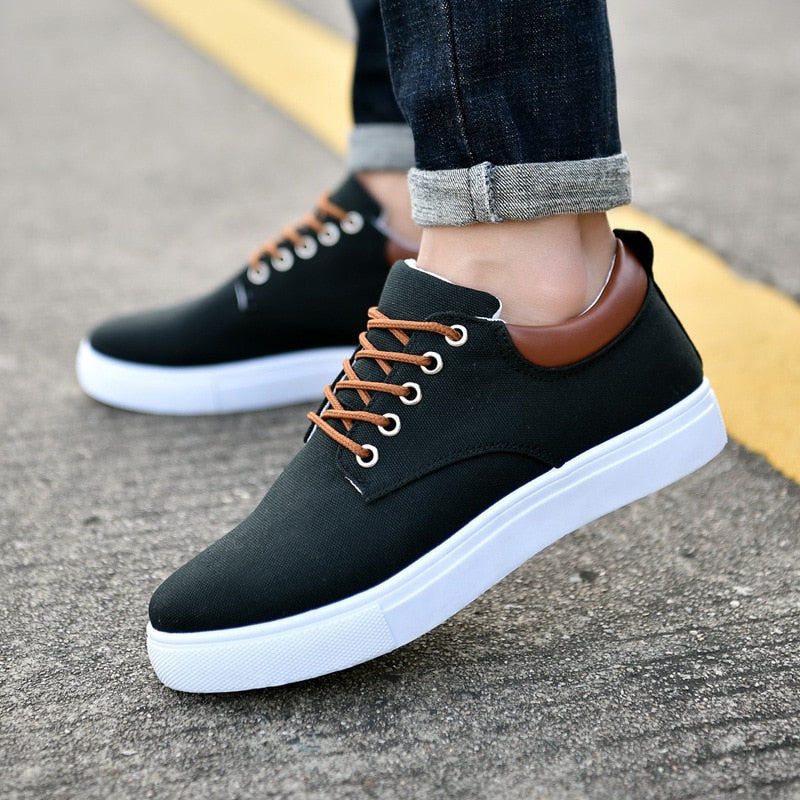 Sneakers Uomo in Tela Stringate Nero