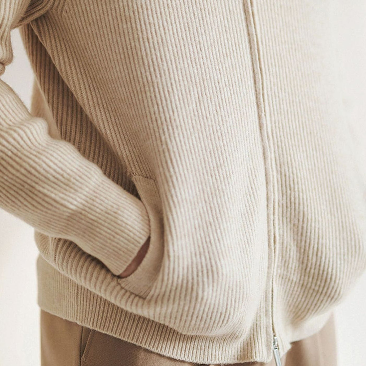Cardigan a coste, dettaglio zip