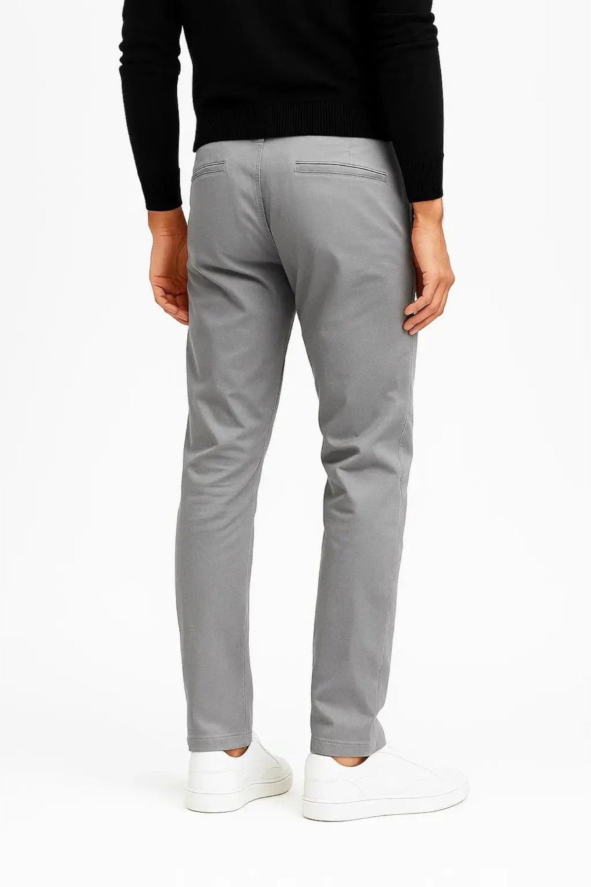 Pantaloni chino uomo visti di spalle