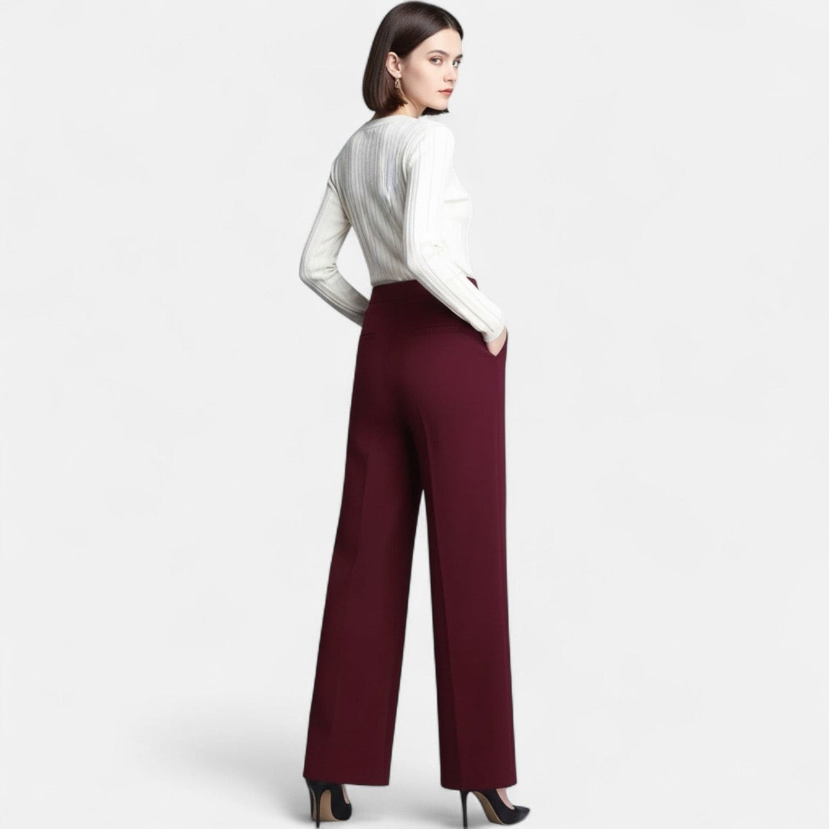 Pantaloni palazzo donna visti di spalle