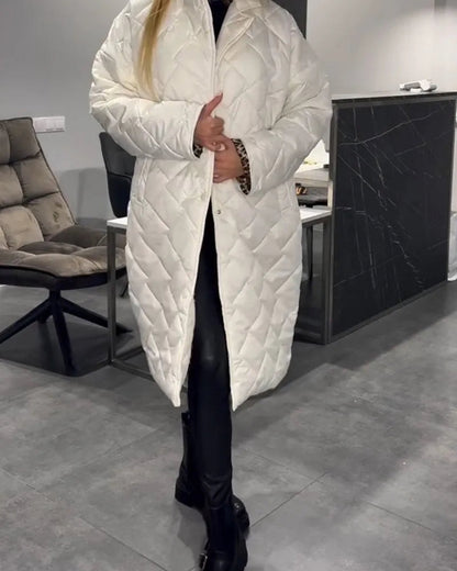 Piumino lungo donna indossato